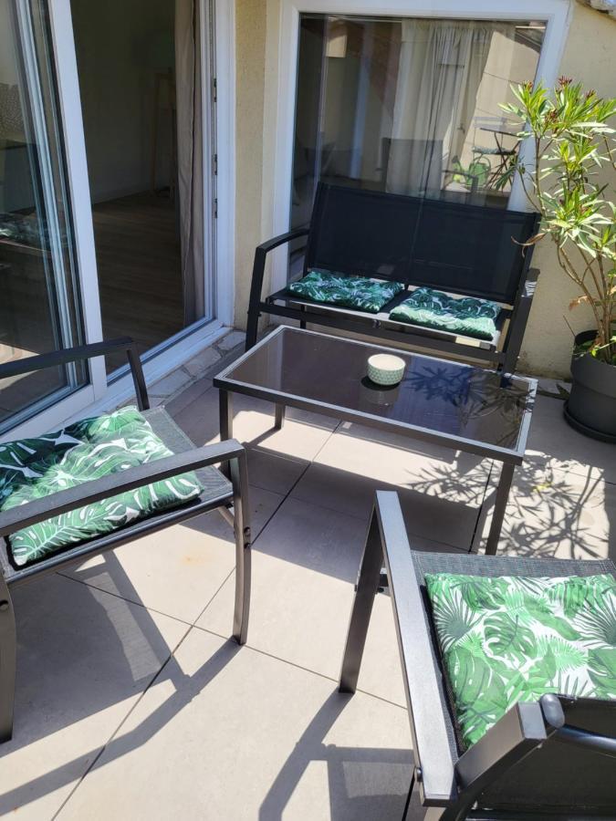 La Dolce Vita Nimoise Terrasse 100 M Des Arenes Nimes Exterior foto
