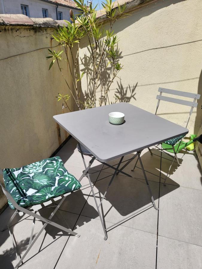 La Dolce Vita Nimoise Terrasse 100 M Des Arenes Nimes Exterior foto