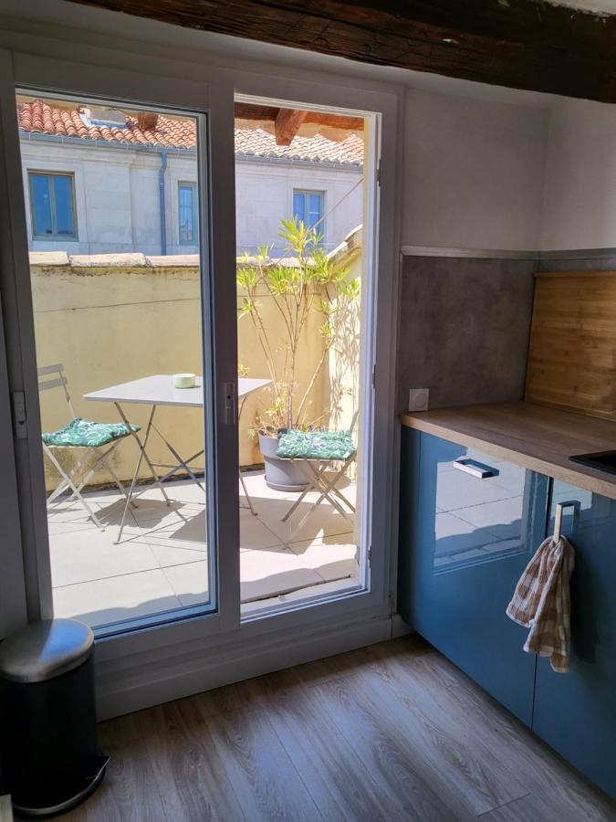 La Dolce Vita Nimoise Terrasse 100 M Des Arenes Nimes Exterior foto
